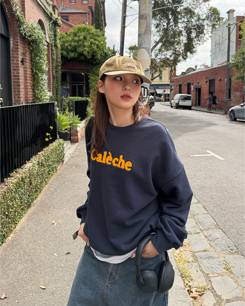 ブークレ刺繍スウェットシャツ