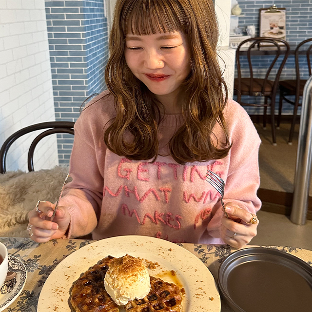 レタリングラウンドネックニット