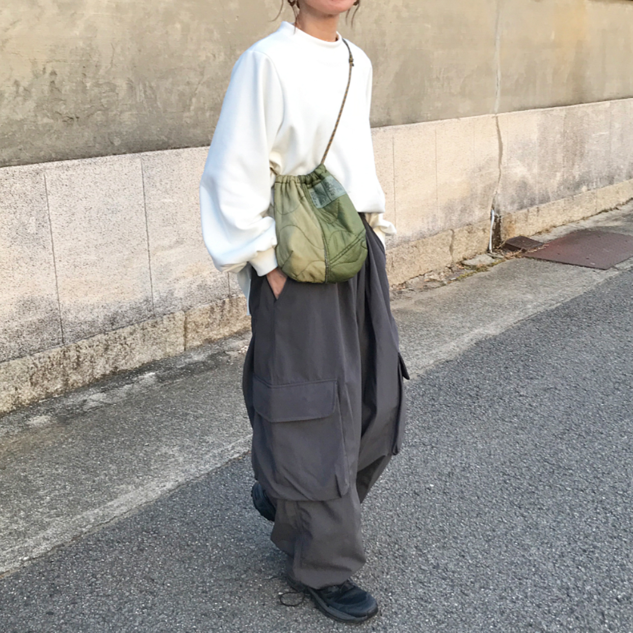 ユニセックス) ナッピングワイドカーゴパンツ | ファッション