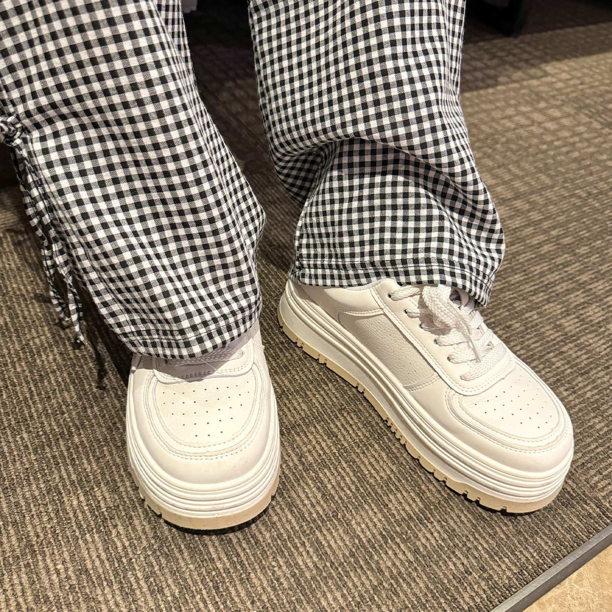 シンプルプラットフォームスニーカー | ファッション通販サイト NUGU