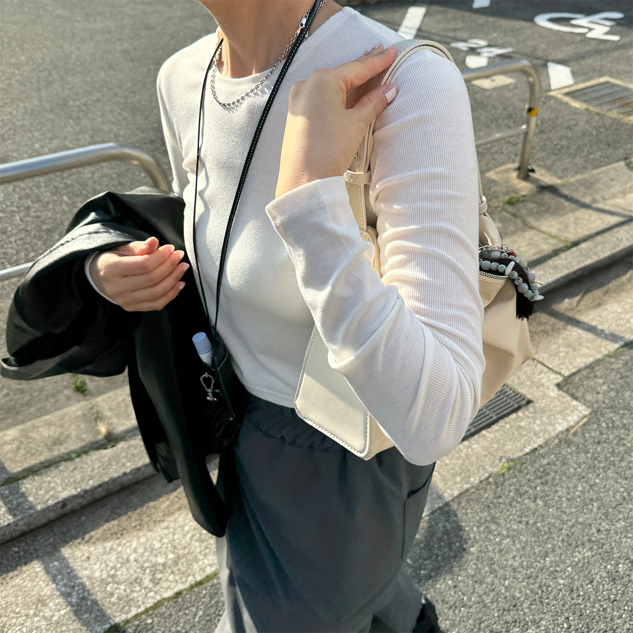 ハイク　未使用　クロップド　ロンT 新品 ホルターネッククロップドロングTシャツ - by munir