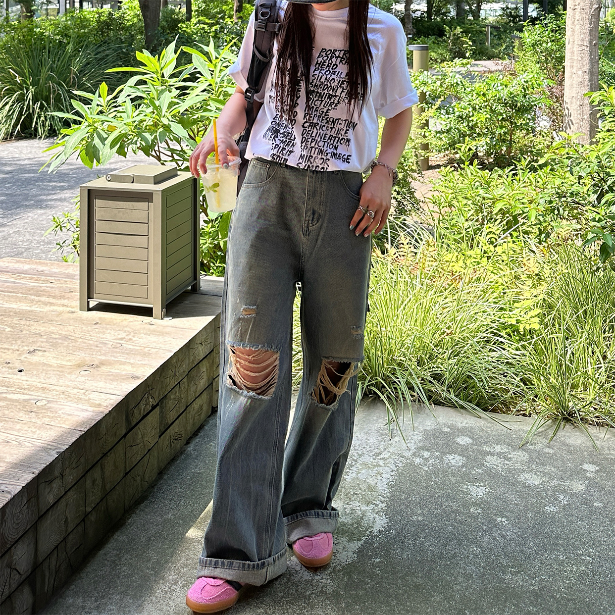 ダメージデニムパンツ