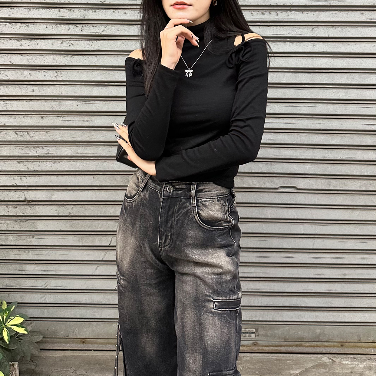 タートルネックリボンスリットTシャツ | ファッション通販サイト NUGU