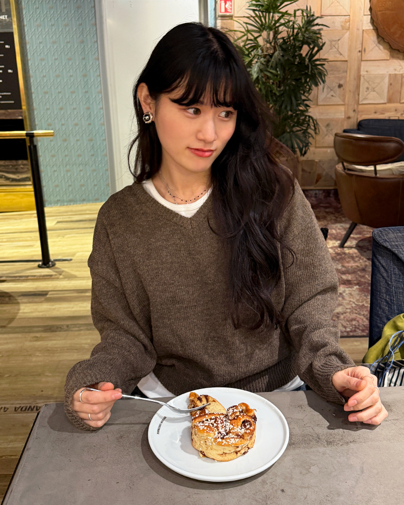 Vネックルーズフィットニット