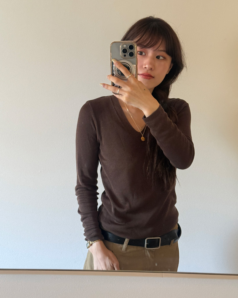 Vネックスリムフィットニット