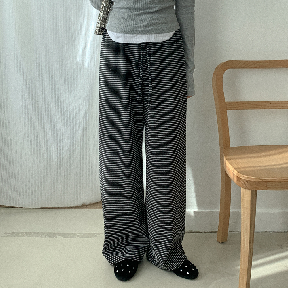 ボーダー柄ワイドウエストゴムパンツ