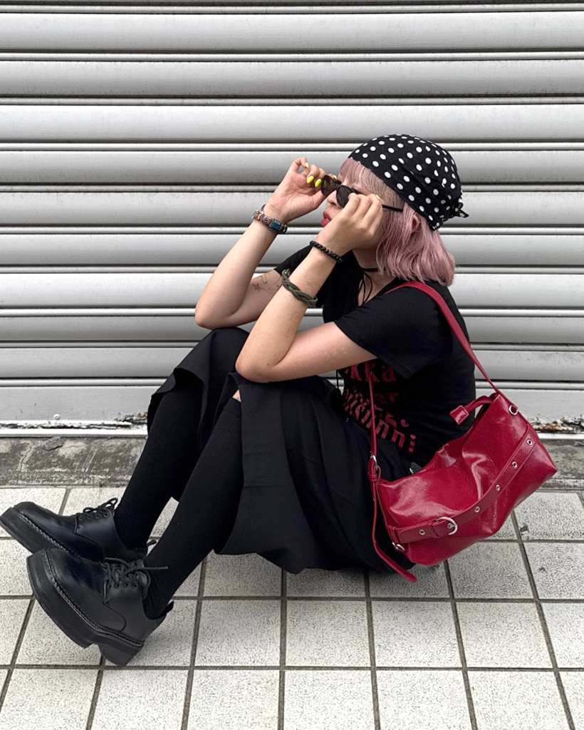 ames worldwide ベルト付き　スクエア　バッグ ames worldwide ベルト付き スクエア バッグ