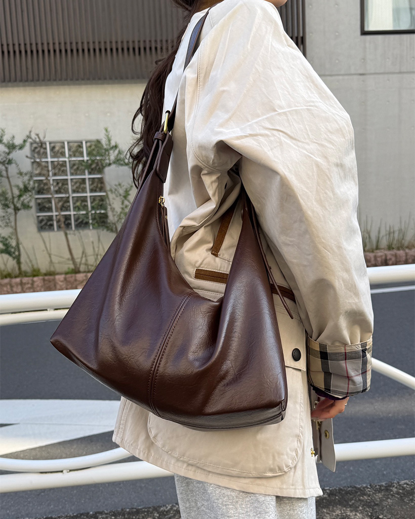 レザーホーボーショルダーバッグ