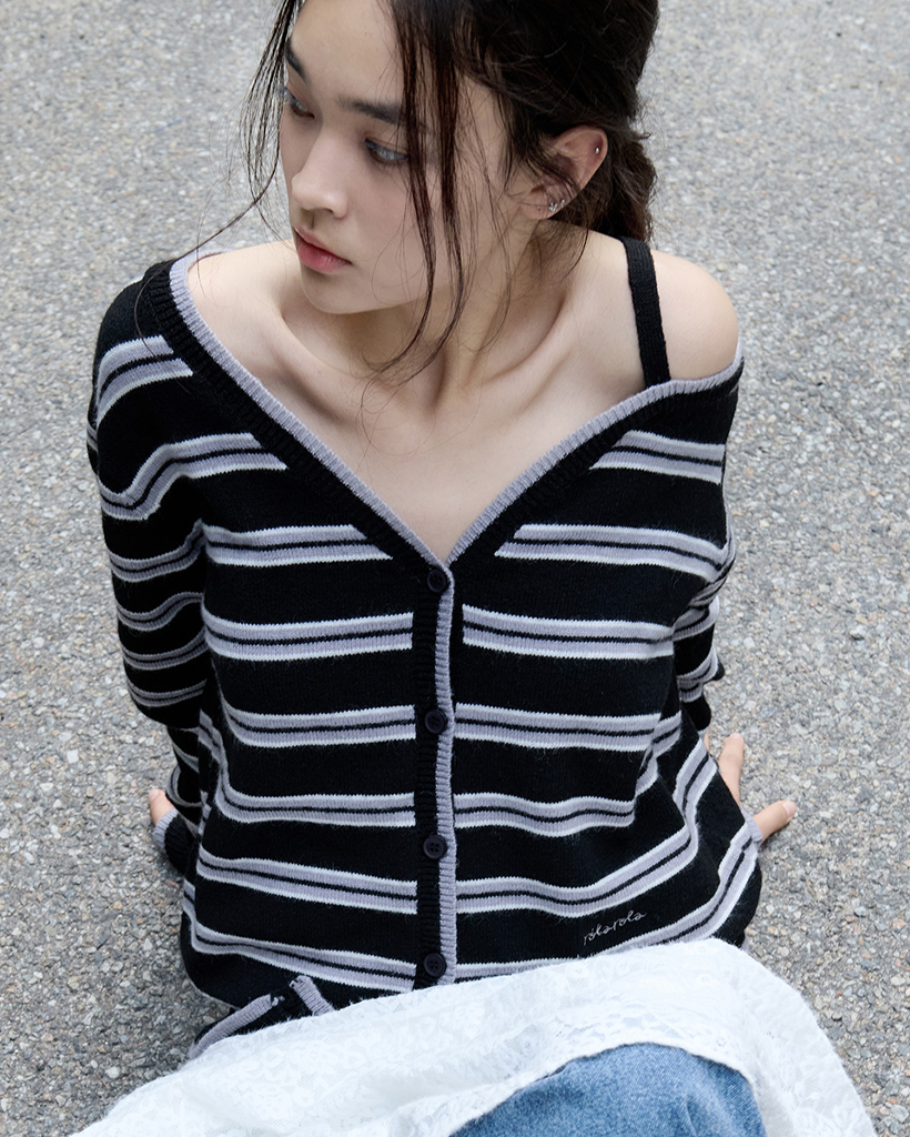 トップス ONESIDE RAGLAN SLEEVE CARDIGAN ONE OFF SHOULDER STRIPE WOOL BLENDED CARDIGAN BLACK | ファッション
