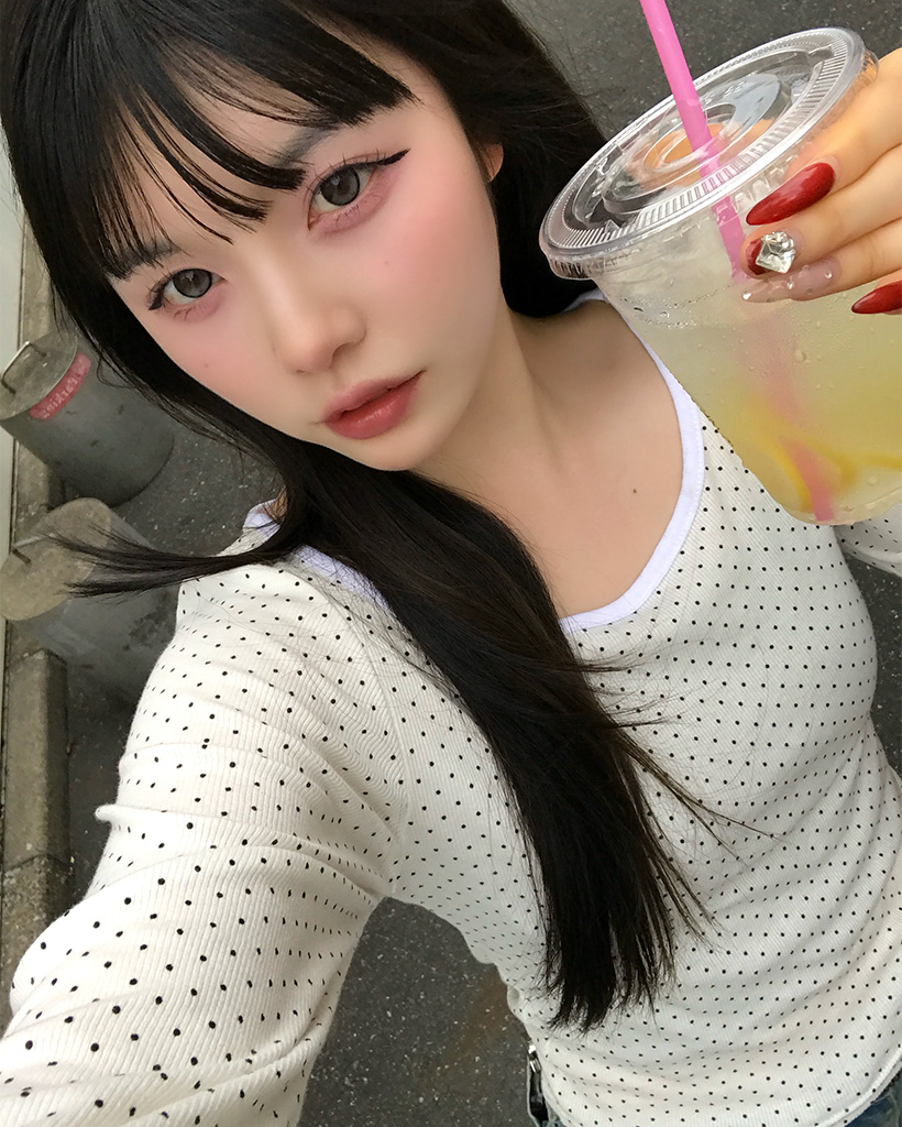 ジュエルネックドットロングスリーブTシャツ