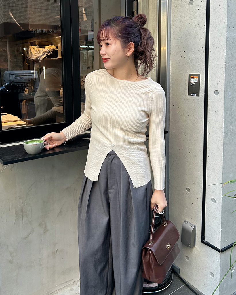 スリットボタンリブニット