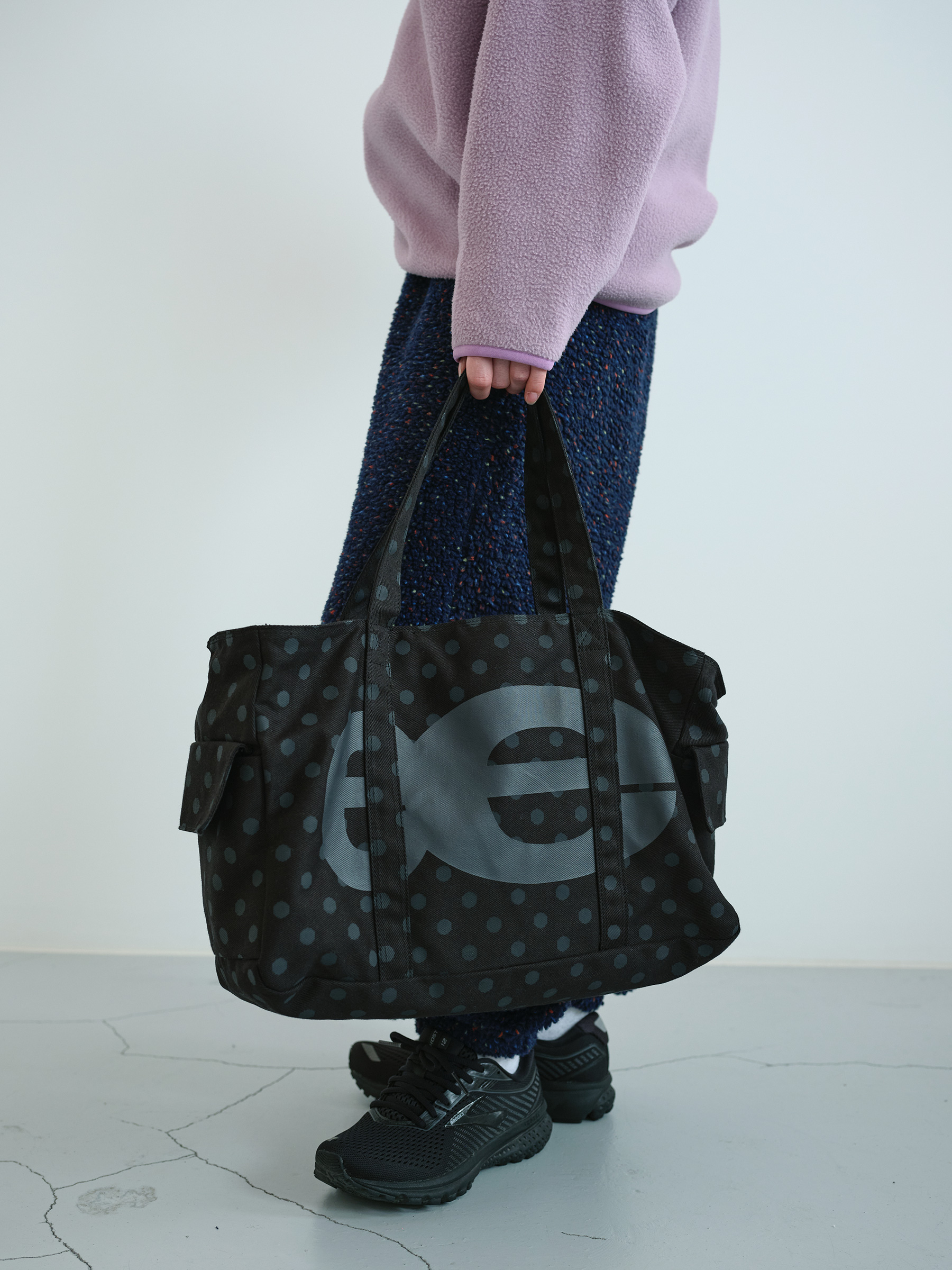 【購入特典】Square Shoulder Bag (Black)