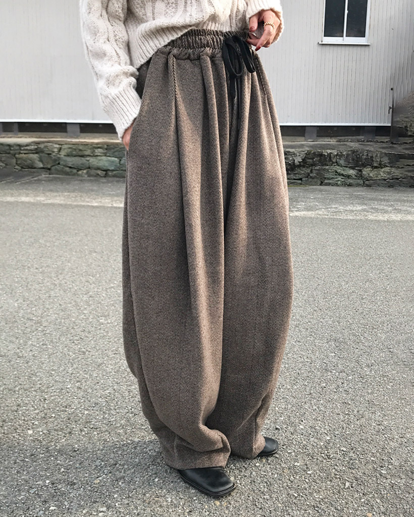 ウールヘリンボーンバルーンパンツ
