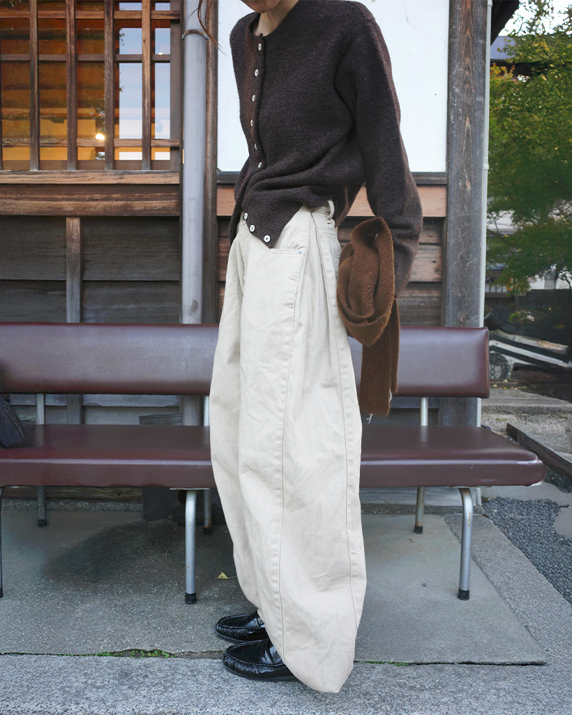 サイドタックワイトコットンパンツ