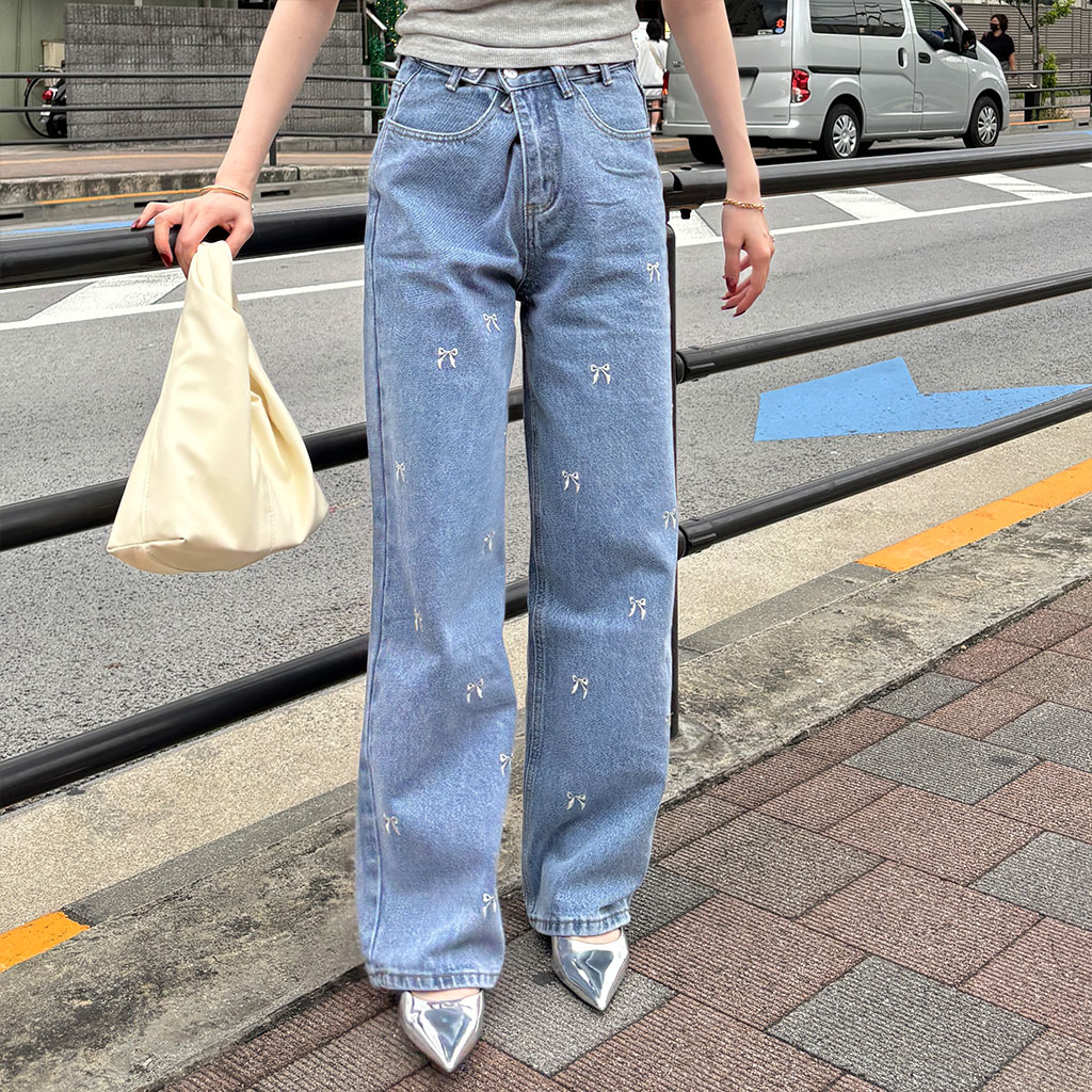GUCCI　ビタミンカラー　鮮やか　ストレート　パンツ　デニム　リボン　ロゴ GUCCI ビタミンカラー 鮮やか ストレート パンツ デニム リボン