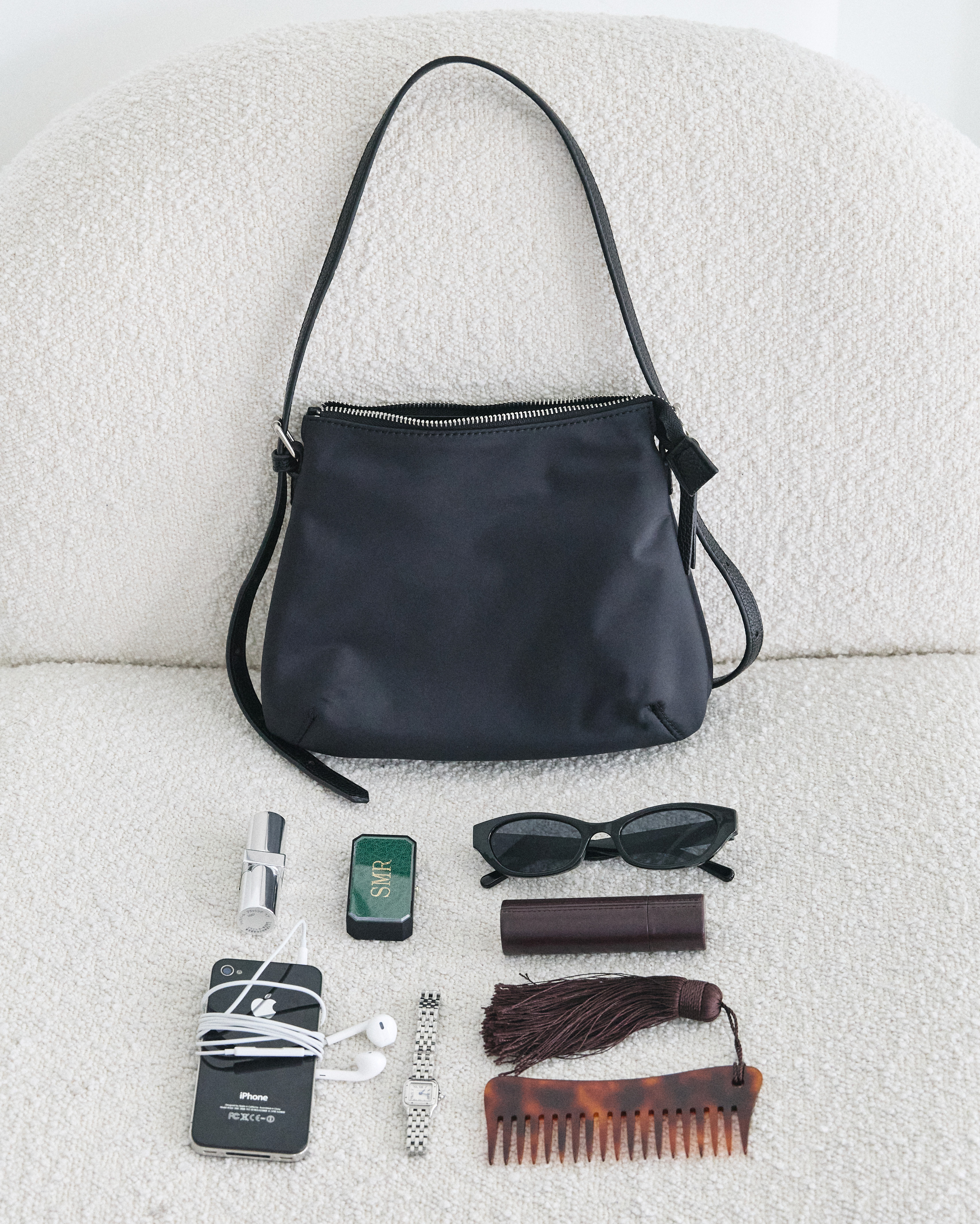 ブラックショルダーバッグ ナイロン製 軽量ショルダーバッグ 撥水/500g以下の軽量]レザーポイントナイロン