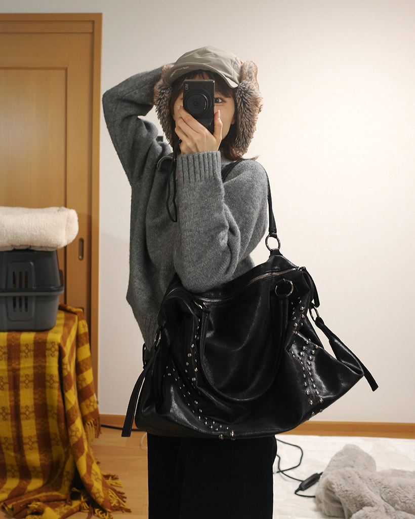 フェイクレザースタッズショルダーバッグ