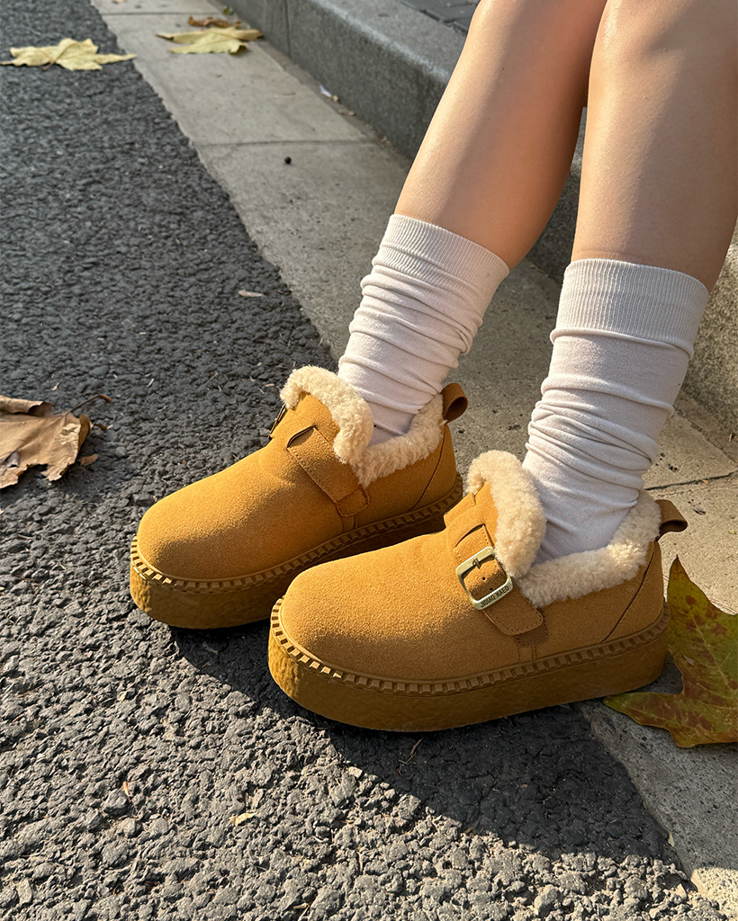 スエードムートンローファー