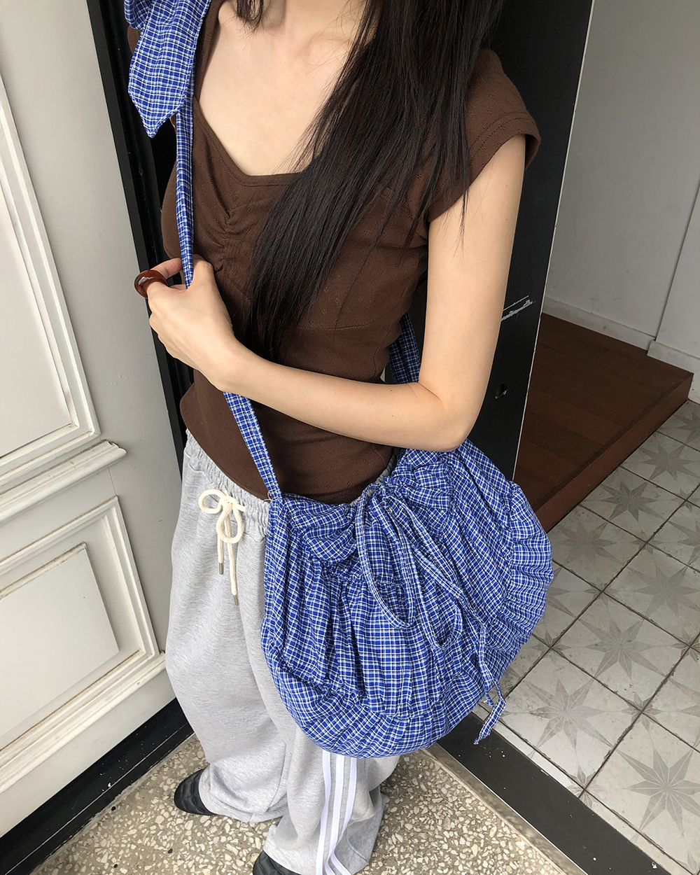 Coast* コットン リボンショルダー プリーツドレス チェックシャーリングリボンショルダーバッグ | ファッション