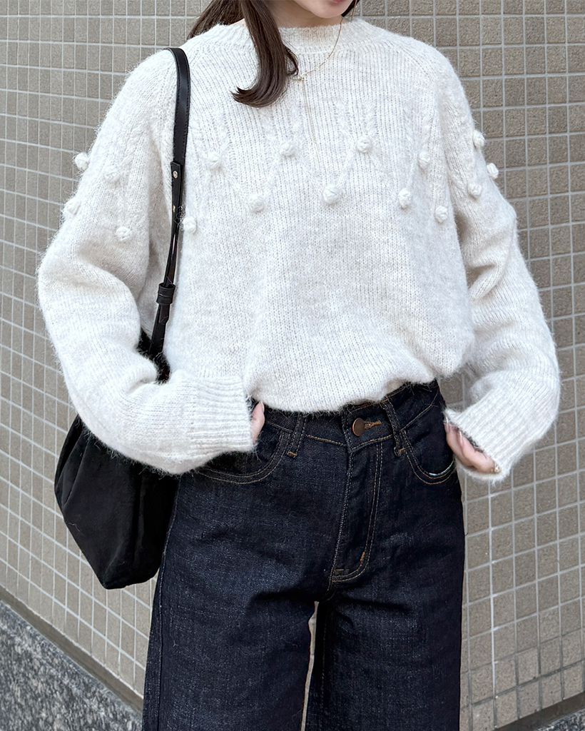 ポンポンラウンドネックニット