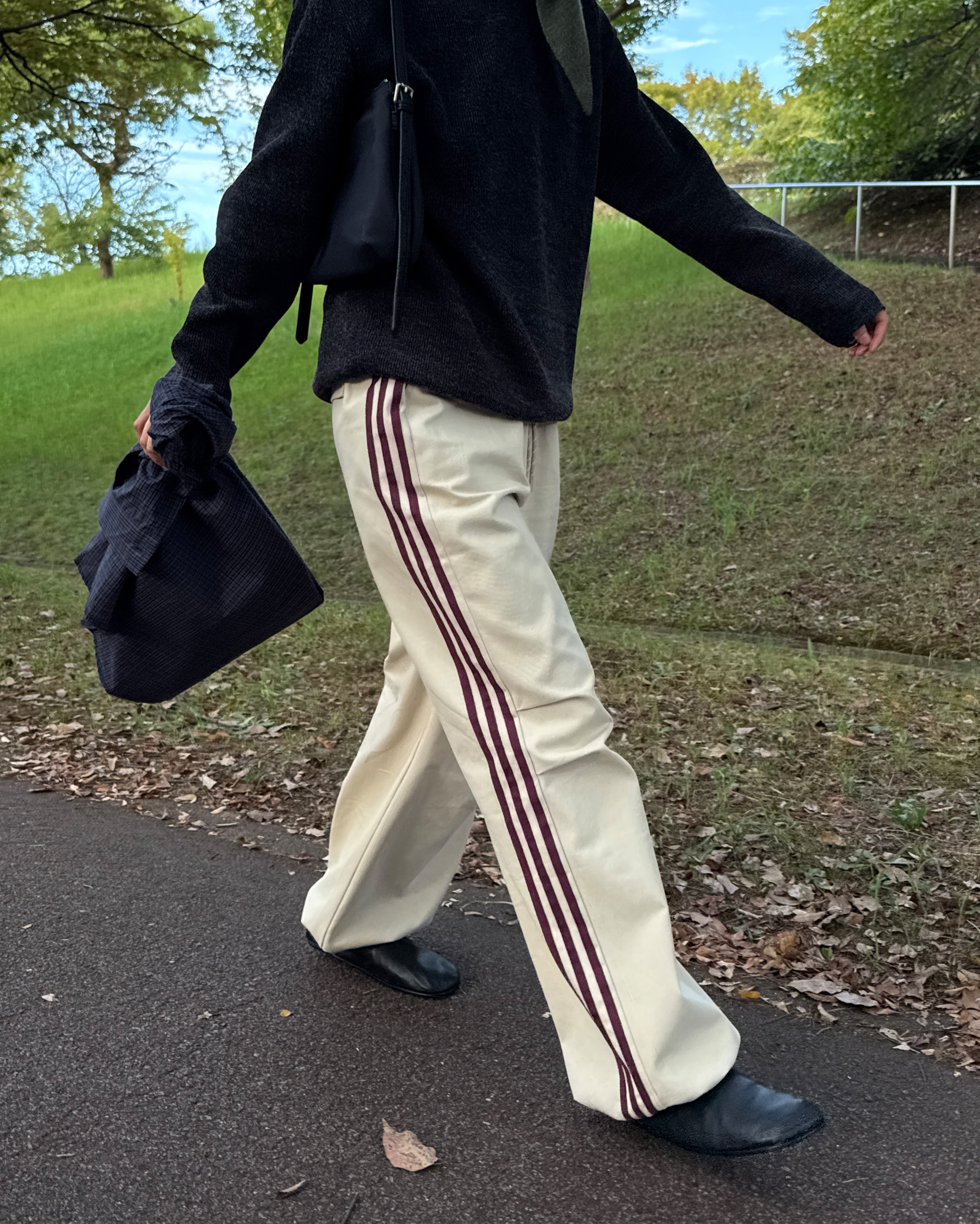 ラインディテールイージーパンツ