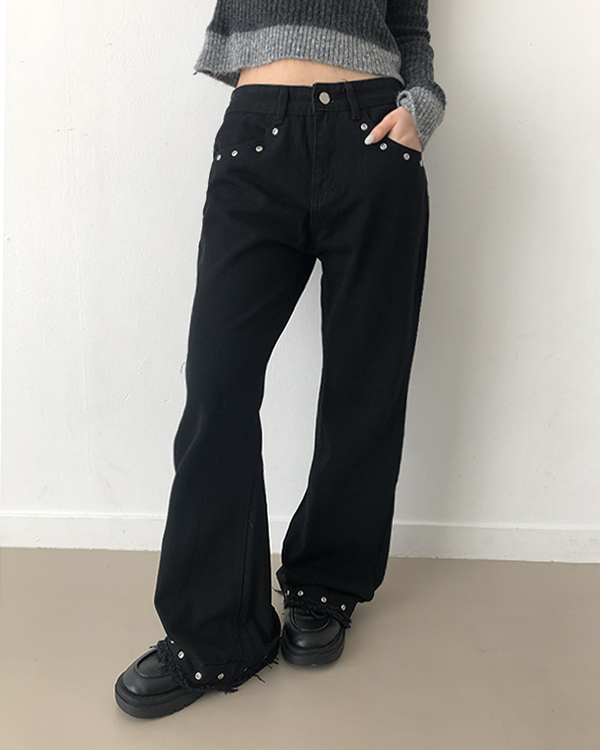 スタッズブーツカットデニムパンツ