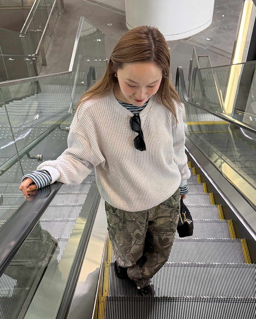 ルーズフィットワッフルスウェットシャツ