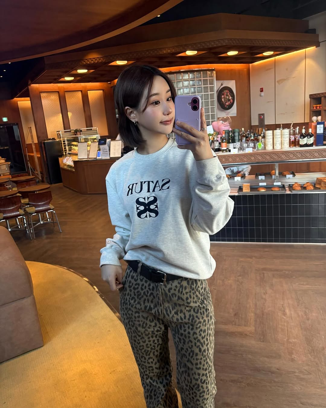 ★DXOH★Unisex stack logo sweatshirt White Ivory★正規品 Women's Embroidered Organic White Sweatshirt - Focus & Relax
