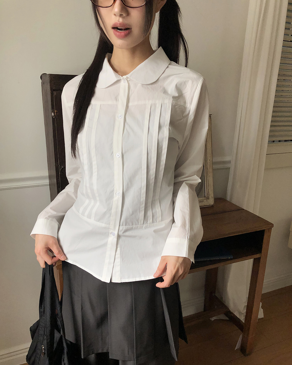 [original]タック入りボタンVネックカラー長袖シャツ