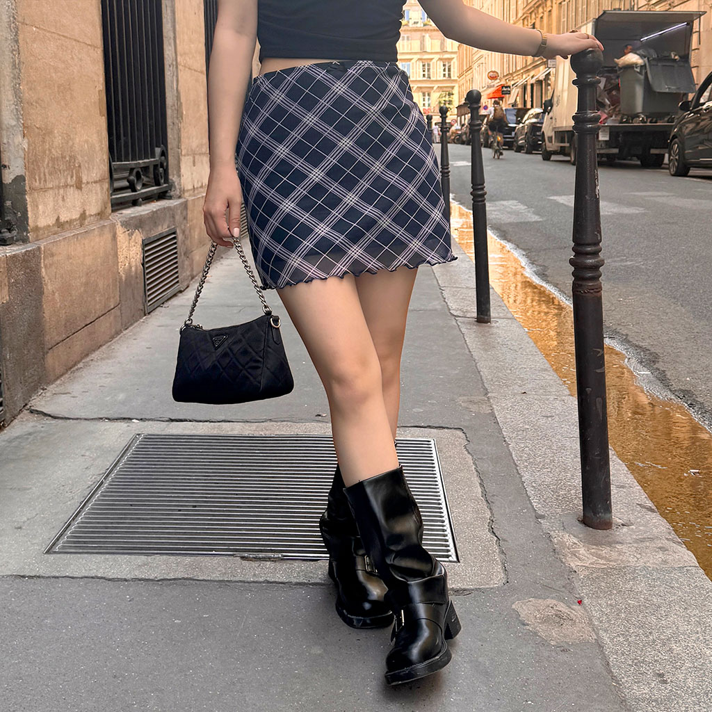 チェックミニスカート