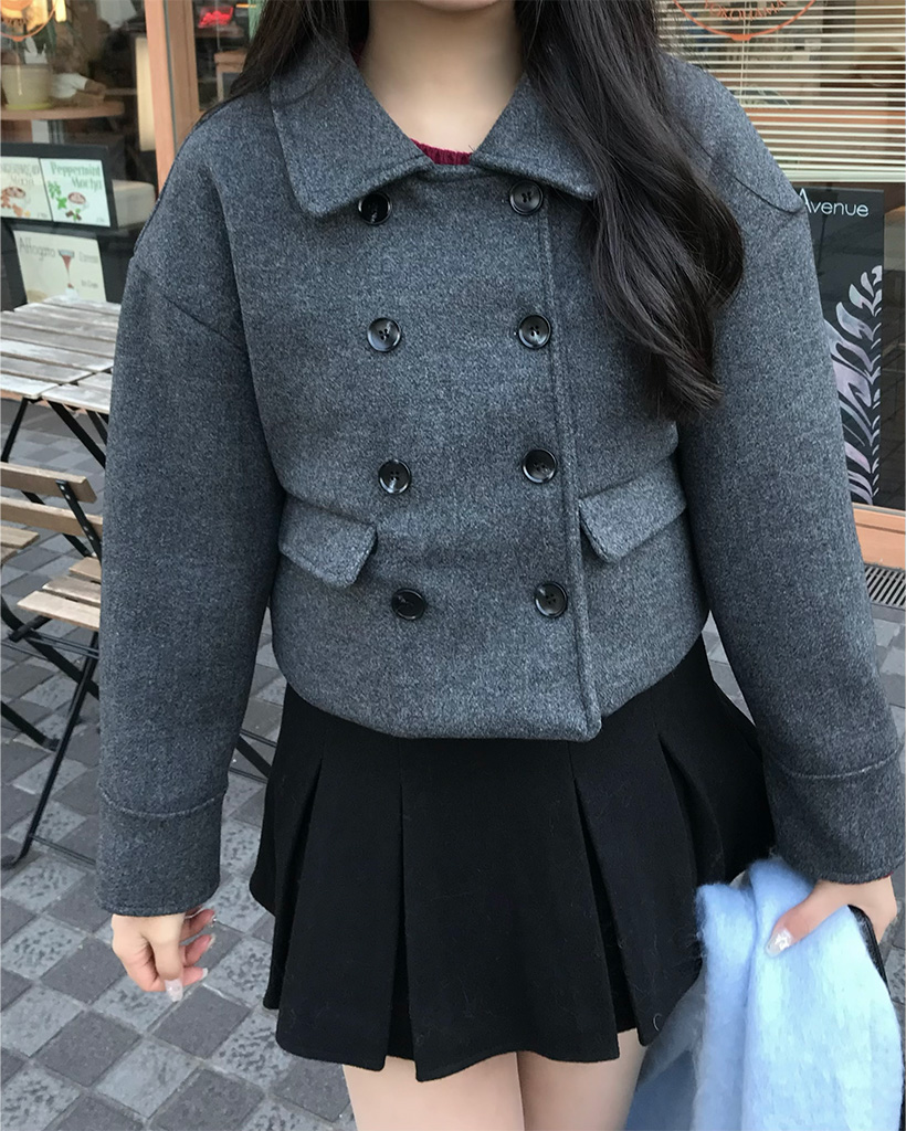 ダブルボタンハーフコート