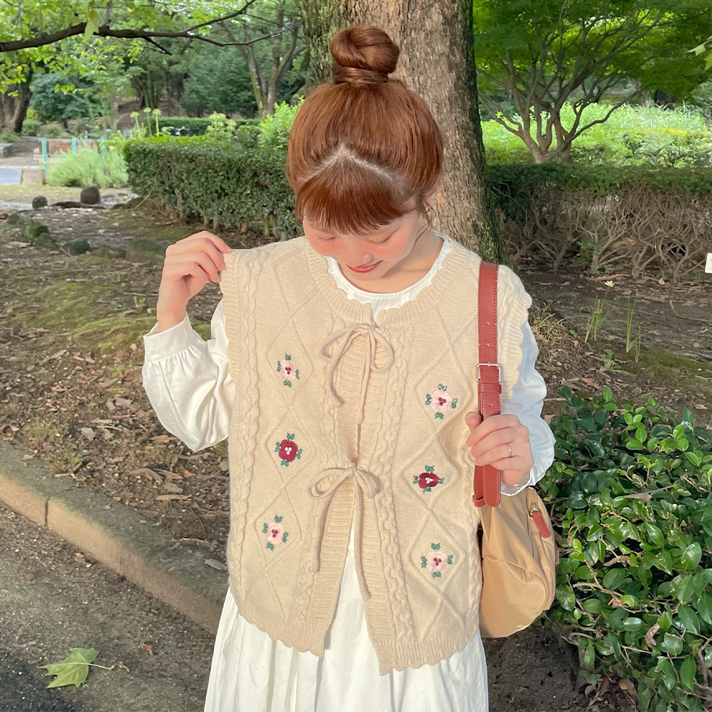 ohga CROCHET MOTIF KNIT フラワー　ニット　ベージュ　新品 ohga CROCHET MOTIF KNIT フラワー ニット ベージュ 新品