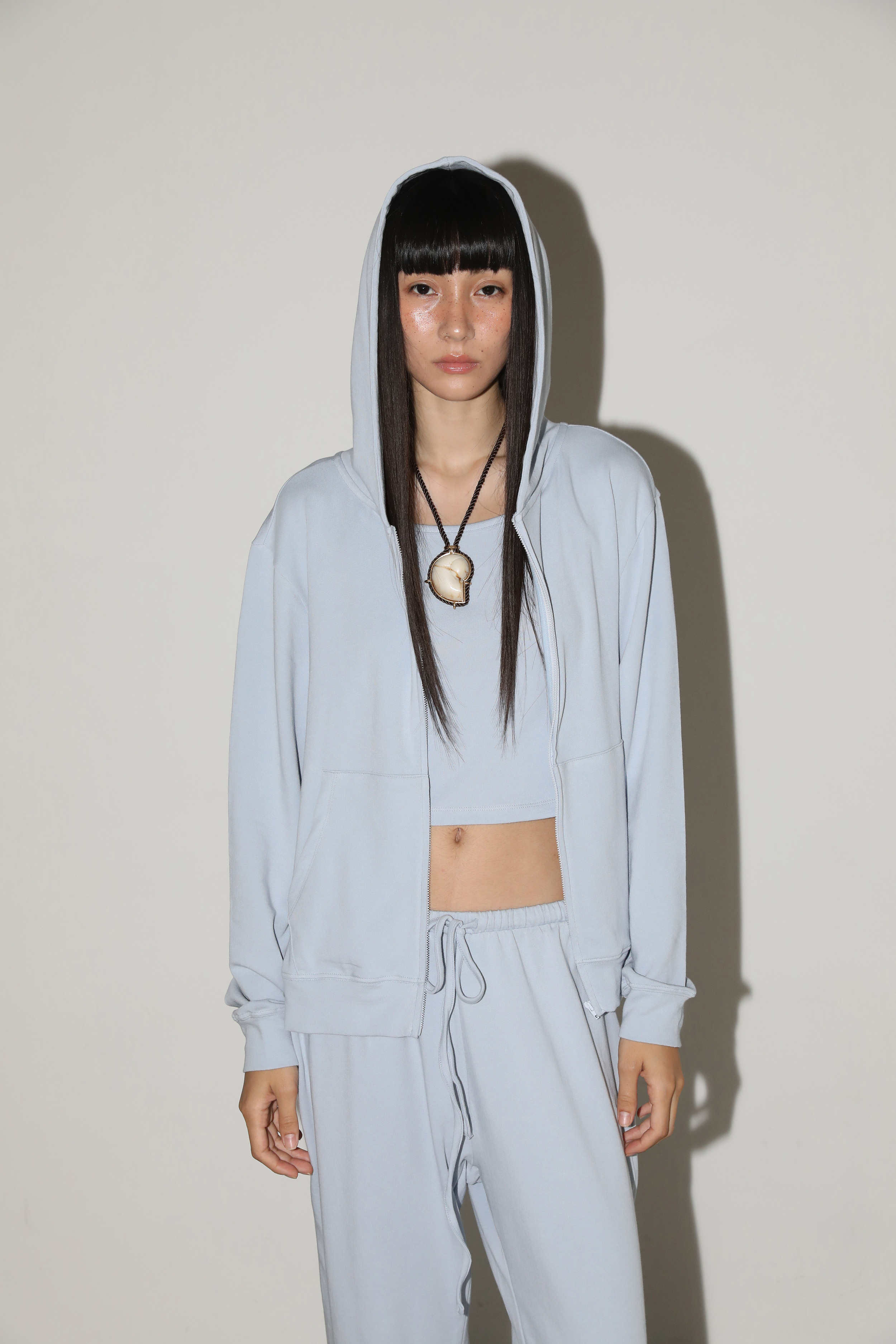 ★NCT着用ブランド★ITZAVIBE★ITZAVIBE LOGO SHIRRING T-SHIRT ITZAVIBE LOGO SHIRRING T-SHIRT | ファッション通販サイト NUGU