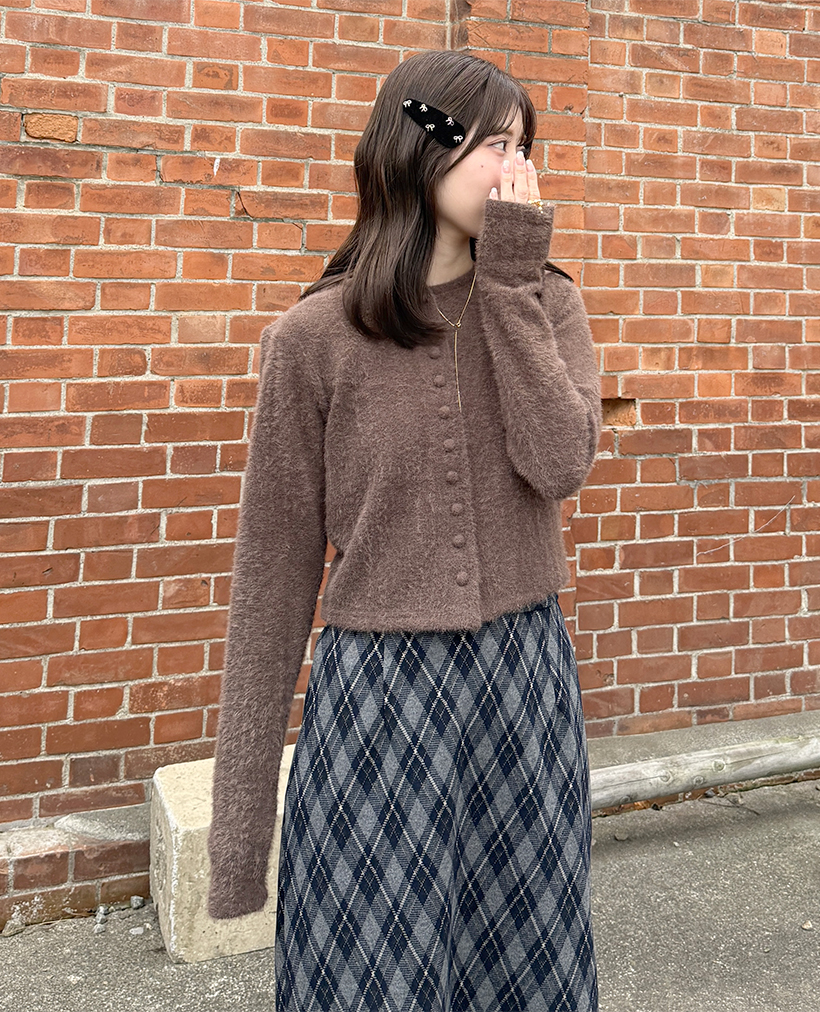 くるみボタンクロップカーディガン