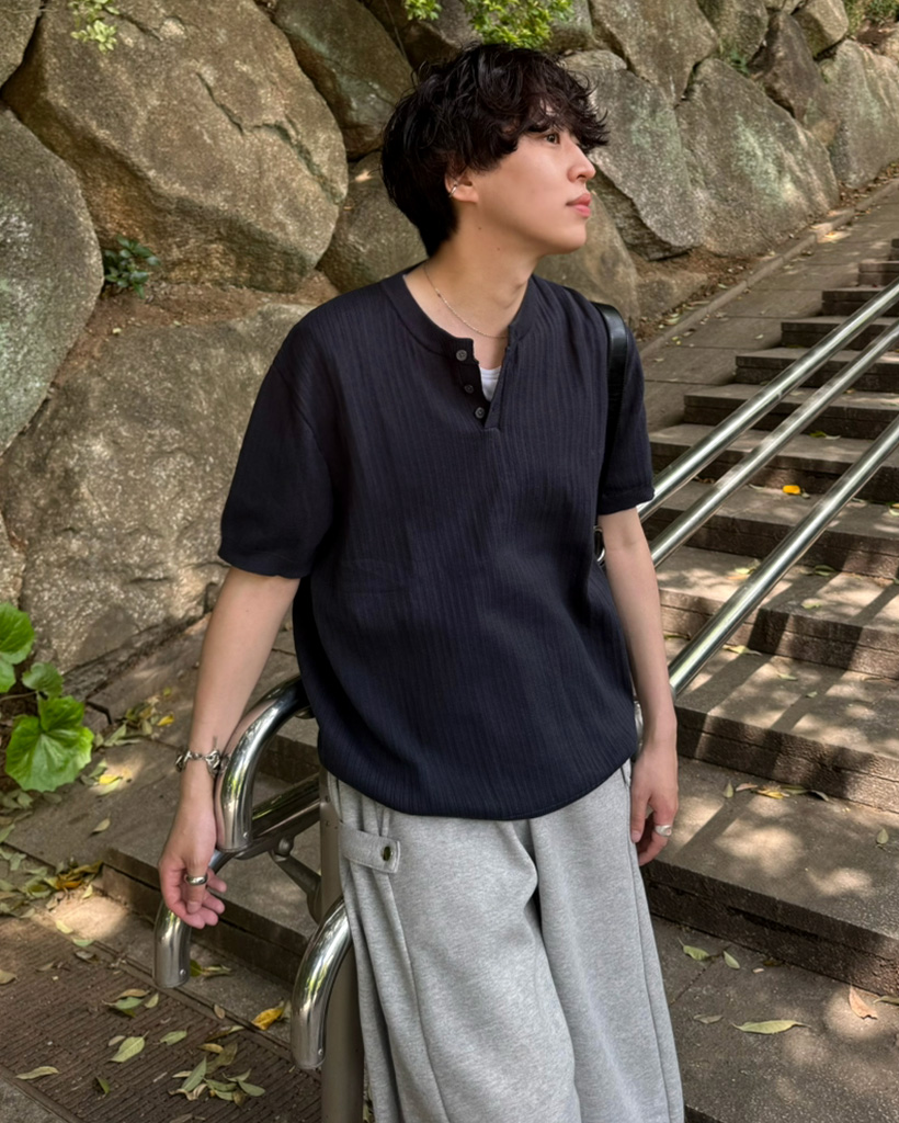 シンプルヘンリーネック半袖ニット