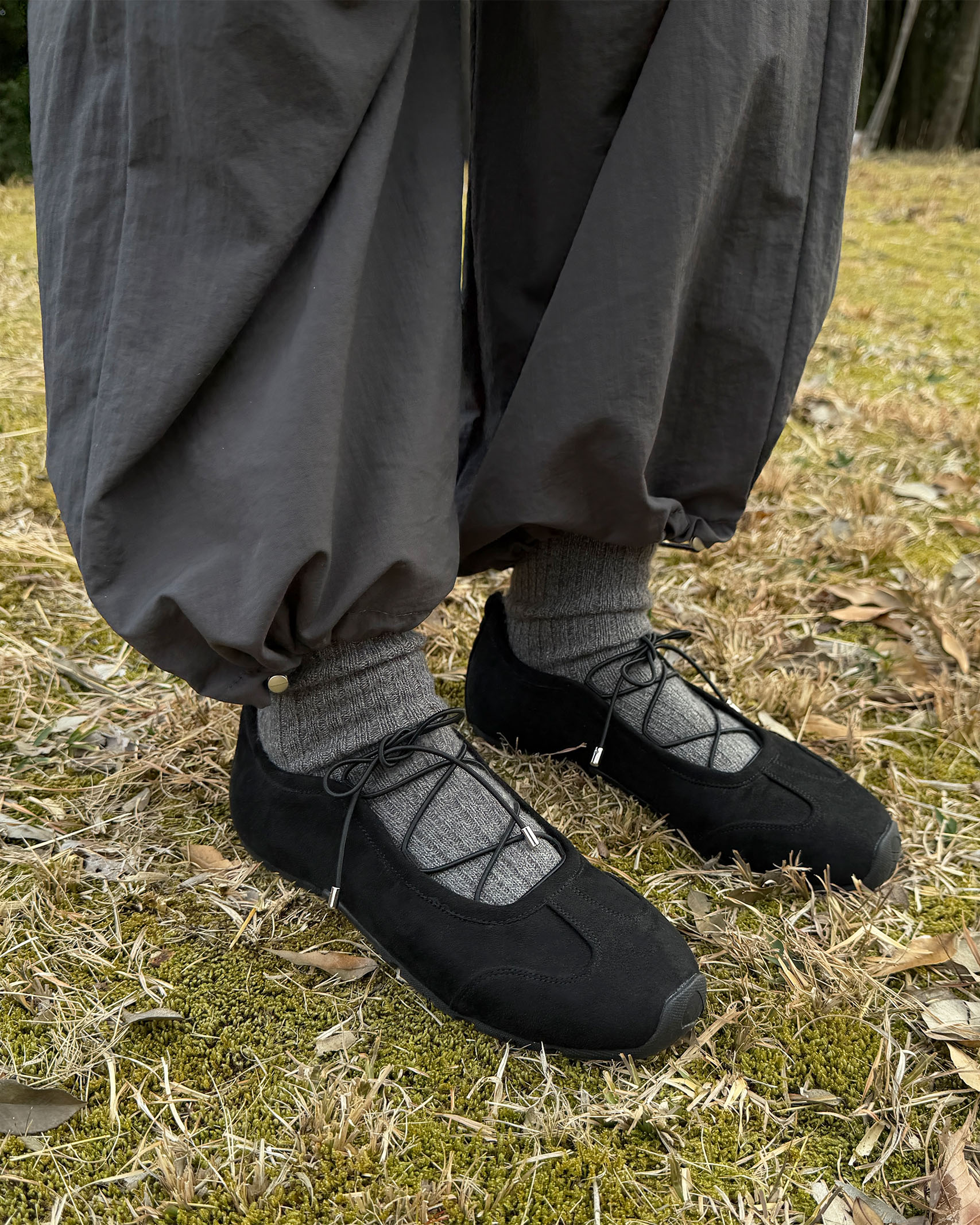 スエードレースアップバレエスニーカー