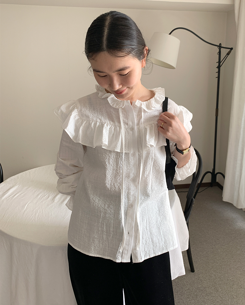 ショルダーフリルブラウス