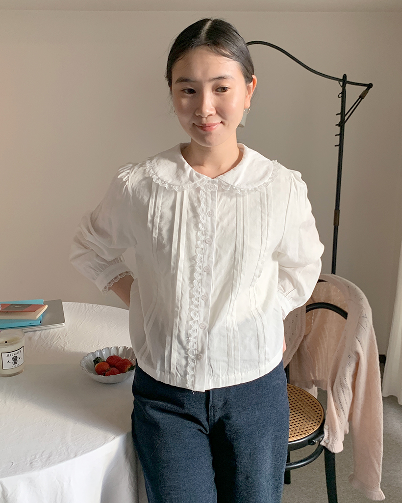 フレンチ風レースカラーピンタックブラウス