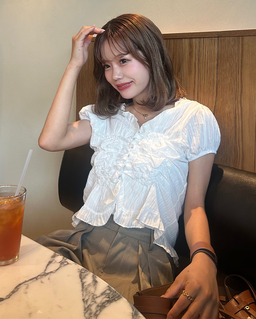 スモークフリルショートスリーブブラウス
