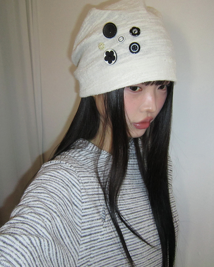 ボタン付きビーニー