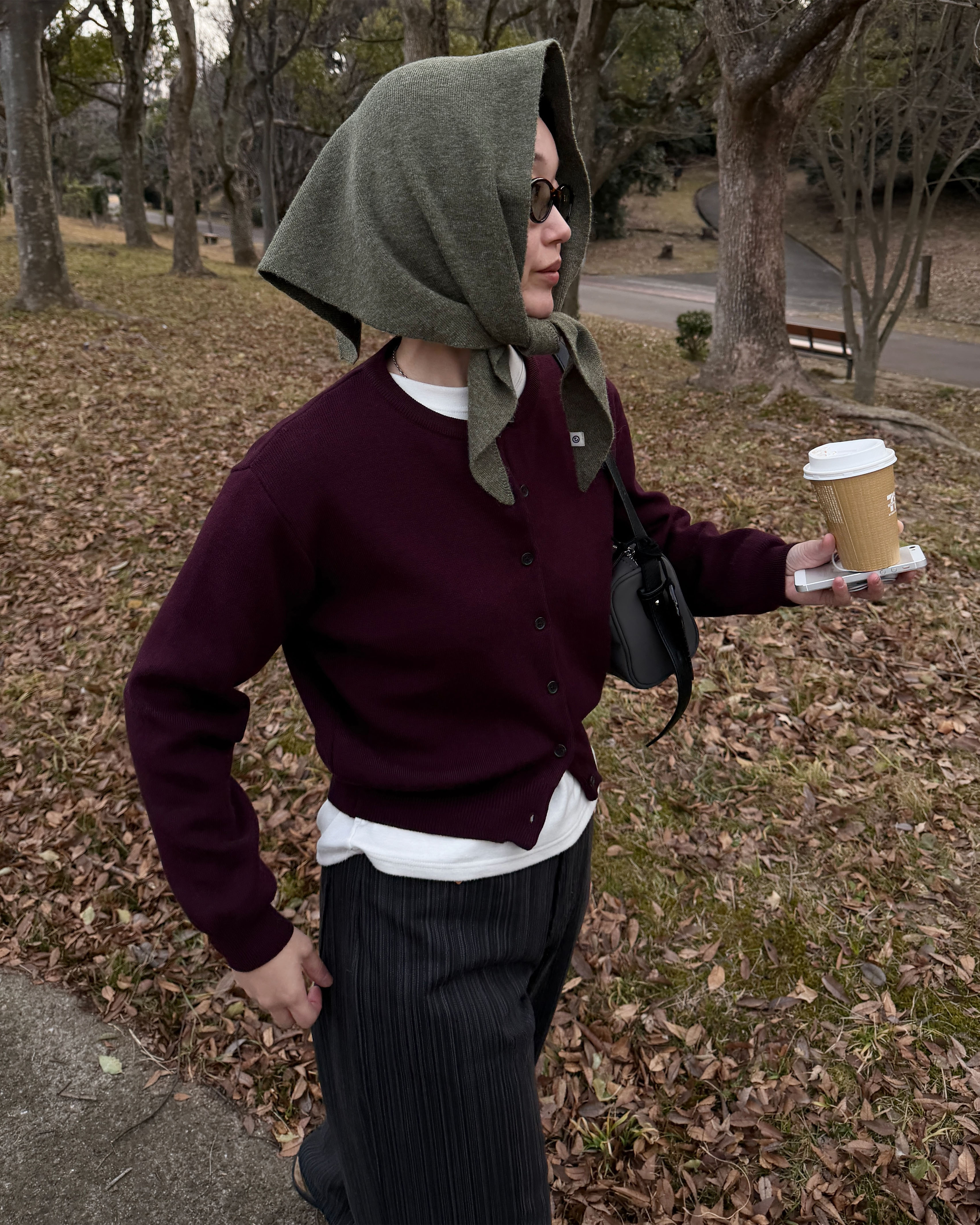 ウールラウンドネックカーディガン