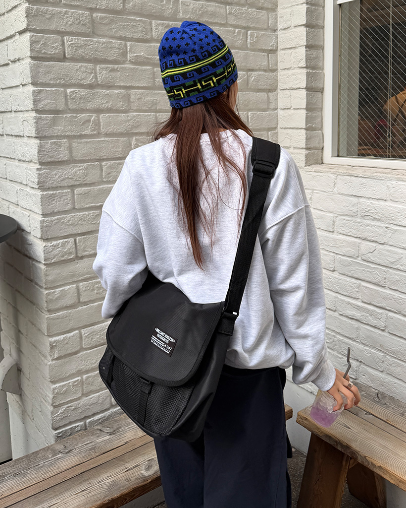 パッチメッセンジャーバッグ