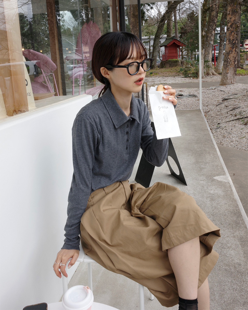 ボタンカラーネックTシャツ