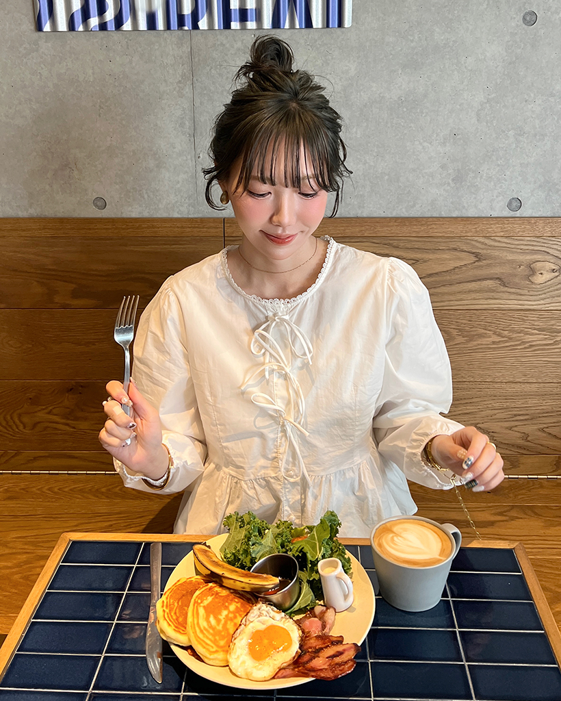 バストレースストリングポイントブラウス