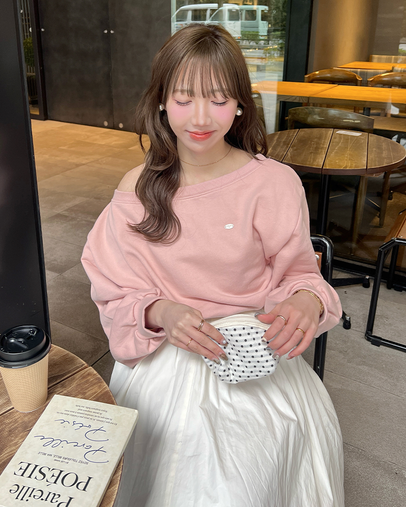 オフショルダールーズスウェットシャツ