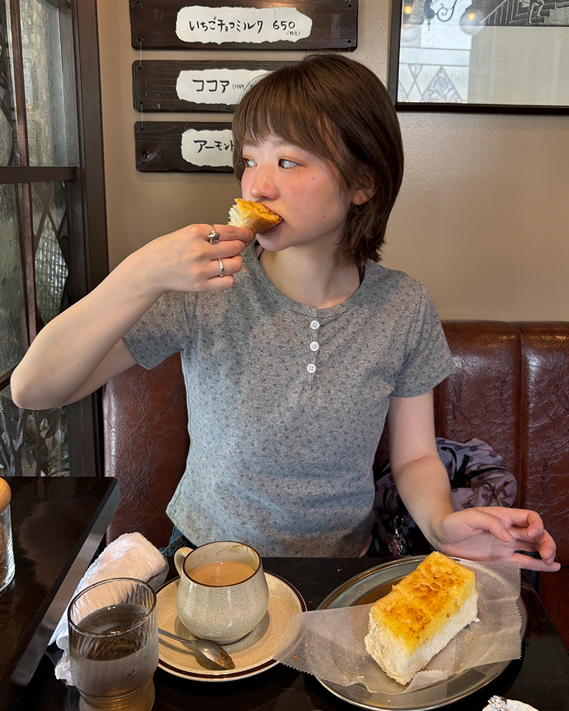 ヘンリネックフラワーショートスリーブTシャツ
