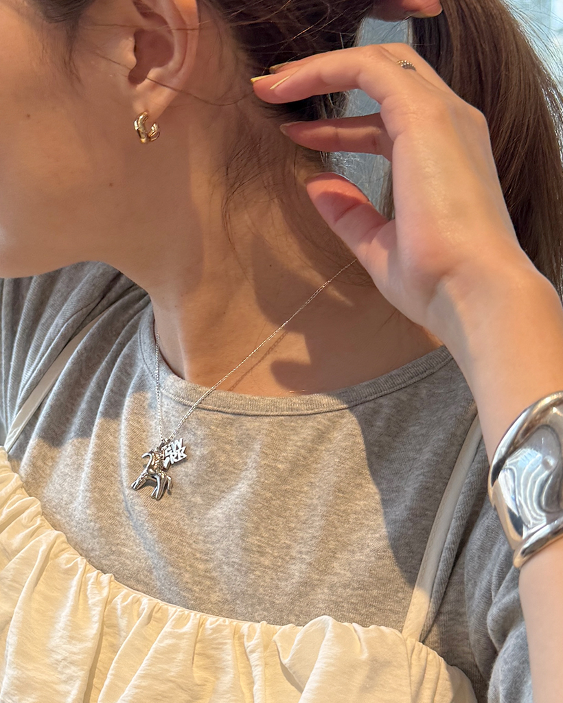 フラワーホースネックレス