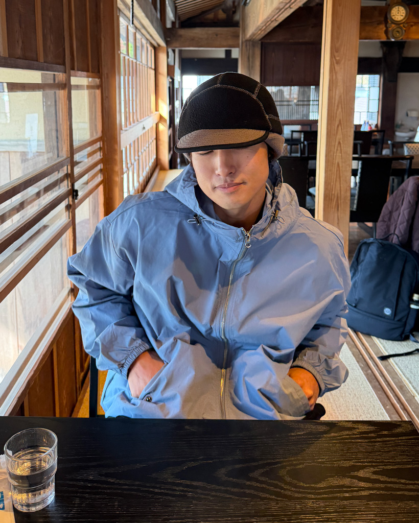 モノフードウインドブレーカー