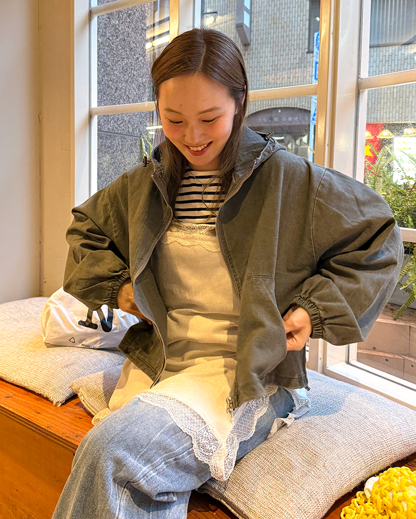 オーバーフィットダブルジップセミクロップパーカー