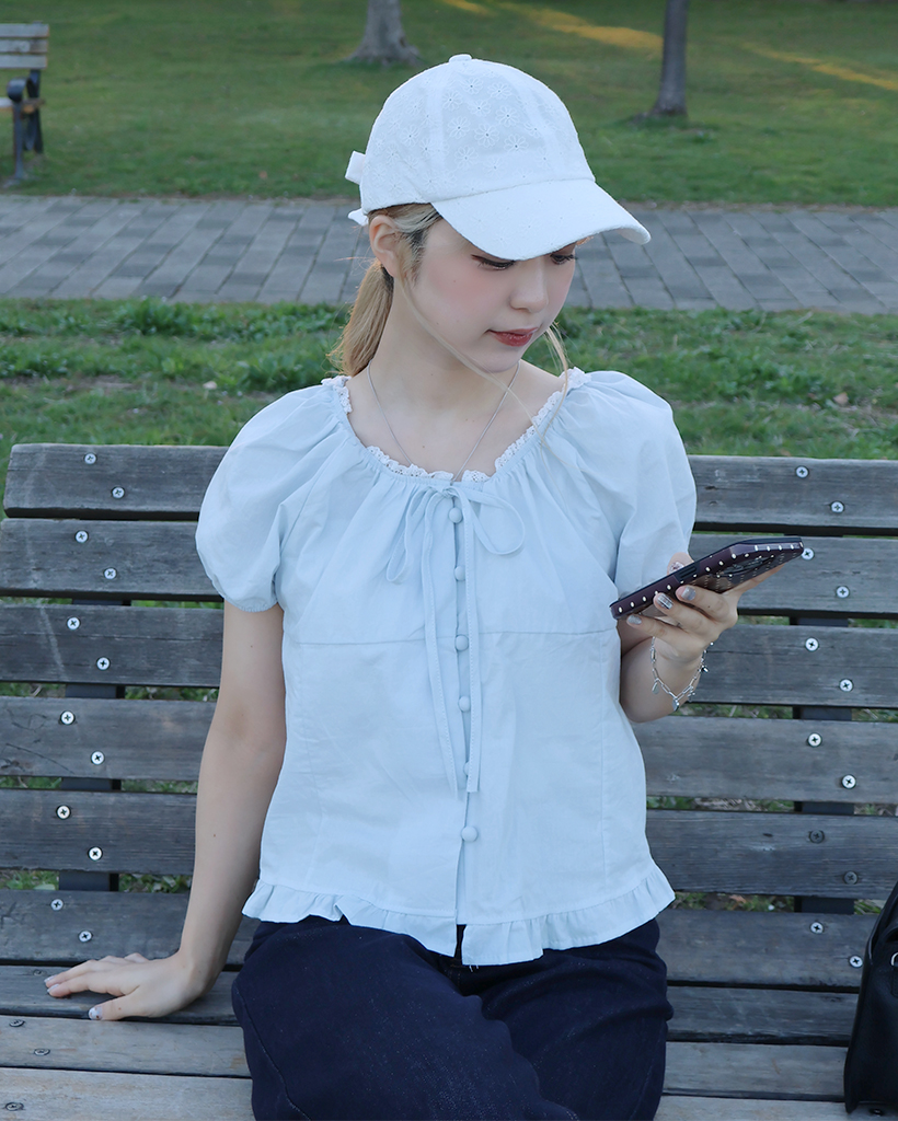 ネックレースポイントボタンブラウス